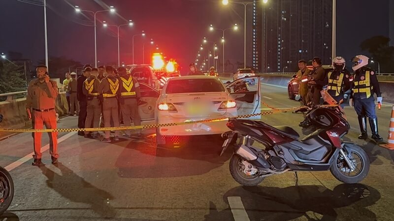 ยิงกันบนทางด่วน
